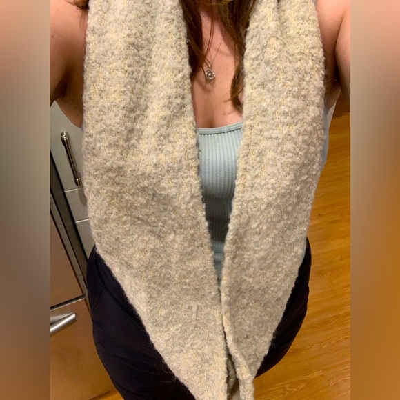 Fraas fuzzy look, infinity scarf. - Picture 2 of 7